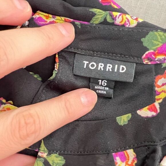 Torrid Halter Neck Floral Cold Shoulder Pleated A-Line Black Dress 16 - Picture 8 of 11